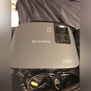 Vankyo Leisure 510W LCD Projector